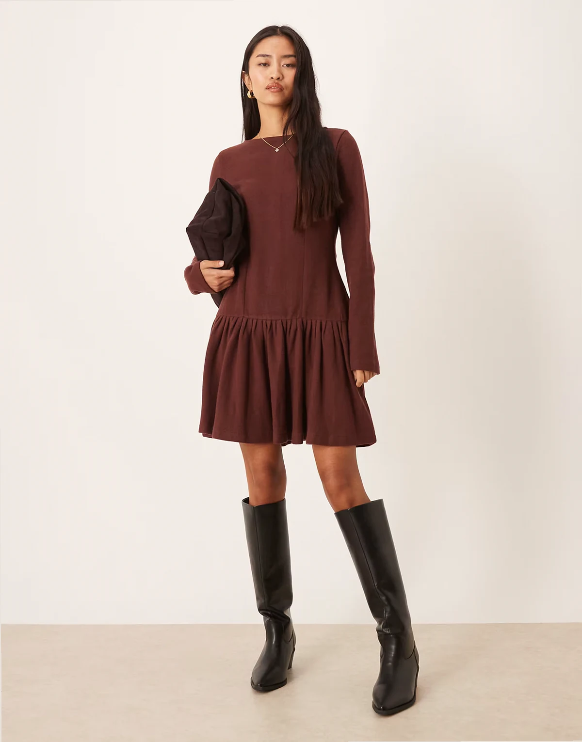 – Superweiches Minikleid in Schokobraun mit gerafftem Korsett-Taillendetail