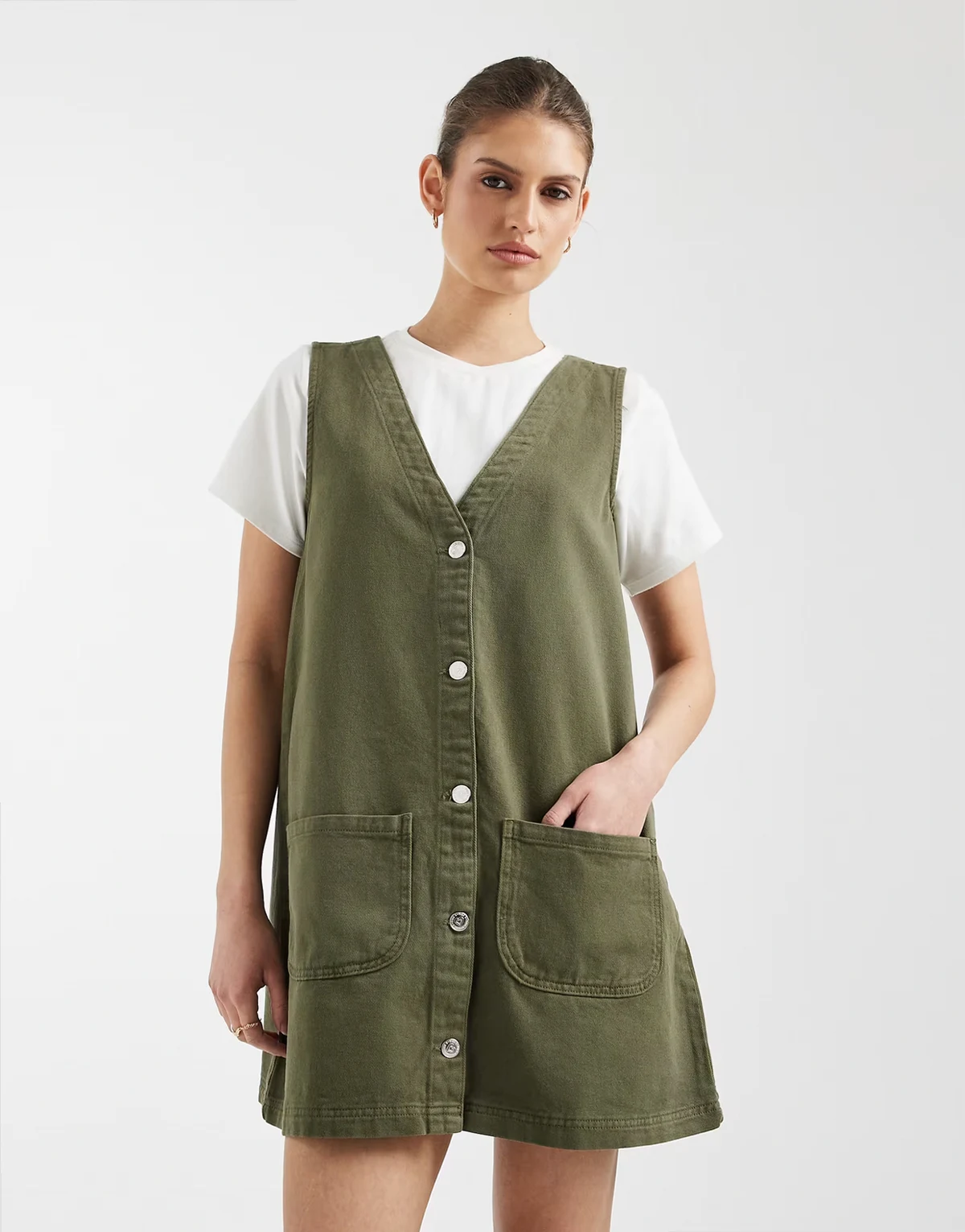 – Jeans-Schürzenkleid in Khaki