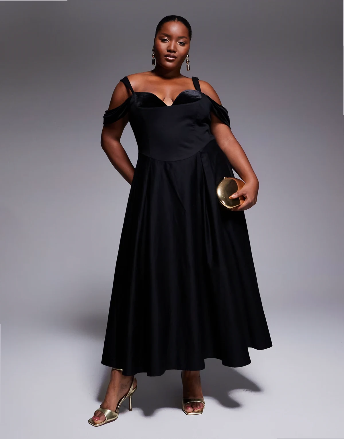 Curve – Midikleid in Schwarz mit weitem Rock und Samteinsätzen