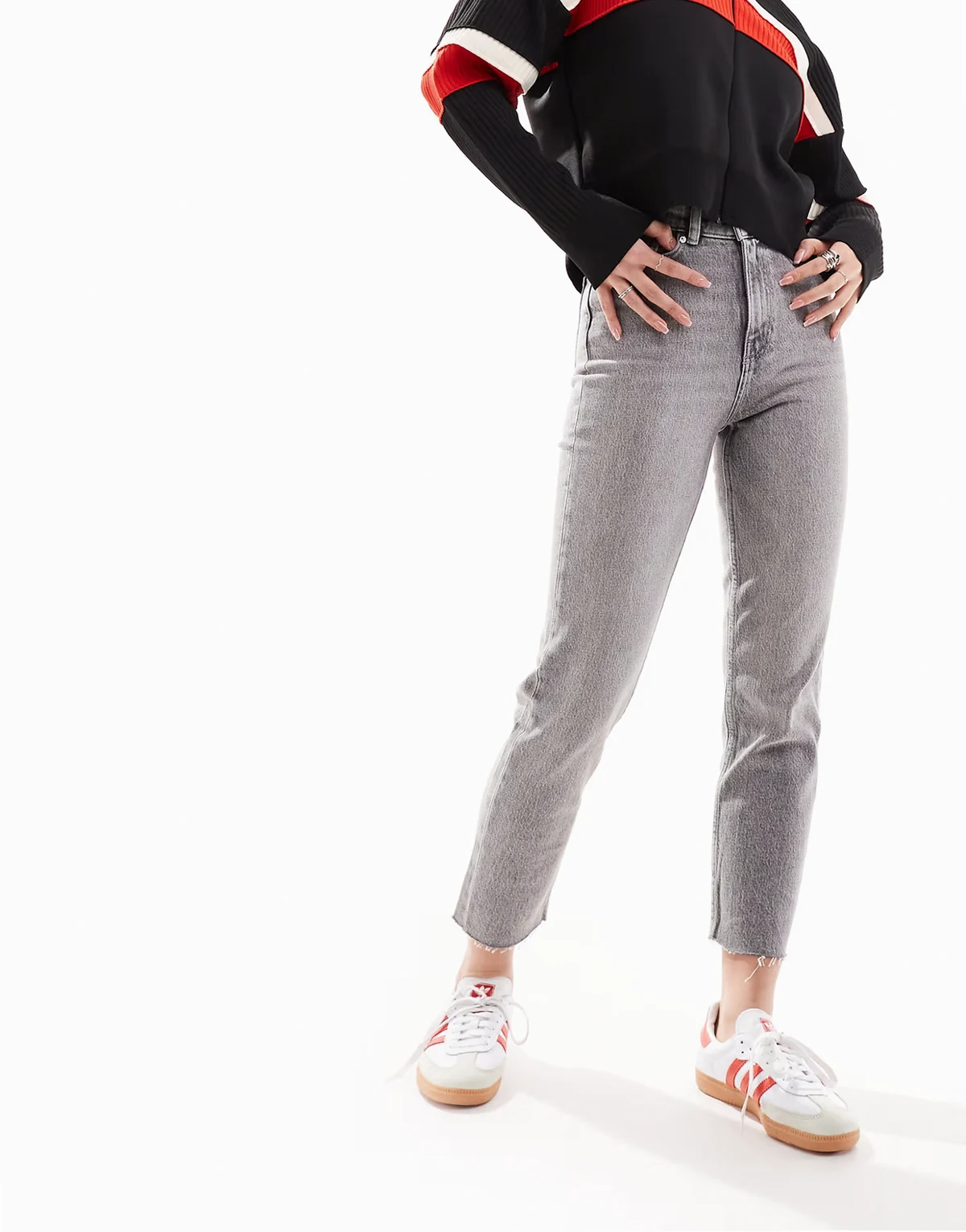 – Emily – Gerade geschnittene Jeans in Grau mit hohem Bund und unbehandeltem Saum