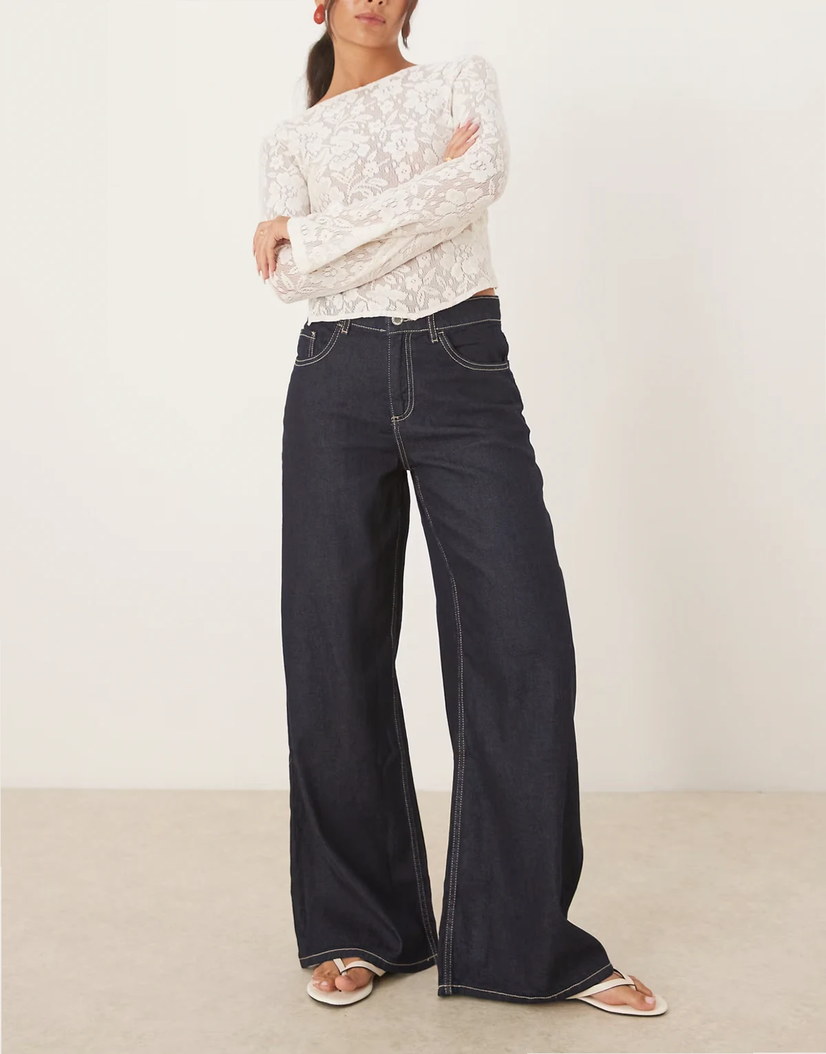 – Joy – Jeans aus 100% Baumwolle in Indigoblau mit weitem Beim und Kontrastnaht