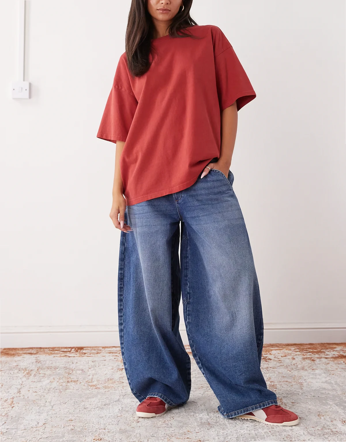 – X006 – Superweite Balloon-Jeans in Mittelblau mit niedrigem Bund