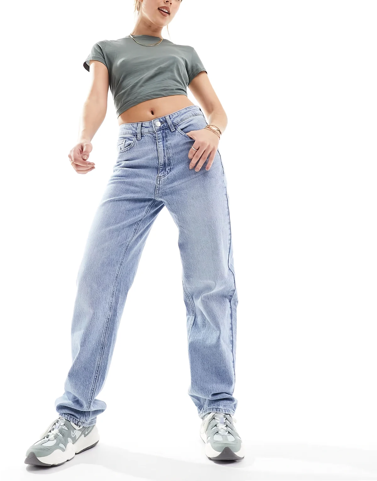 –Jeans in dunkelblauer Waschung mit hohem Bund und weitem Bein