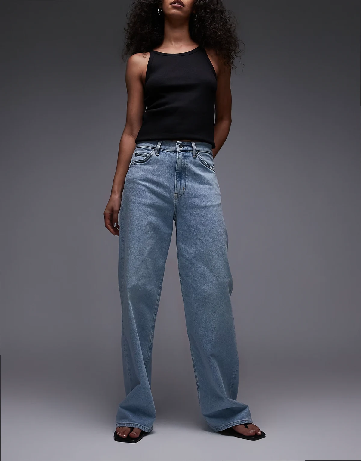 – Lupine – Weit geschnittene Jeans in hellblauer Waschung mit hohem Bund