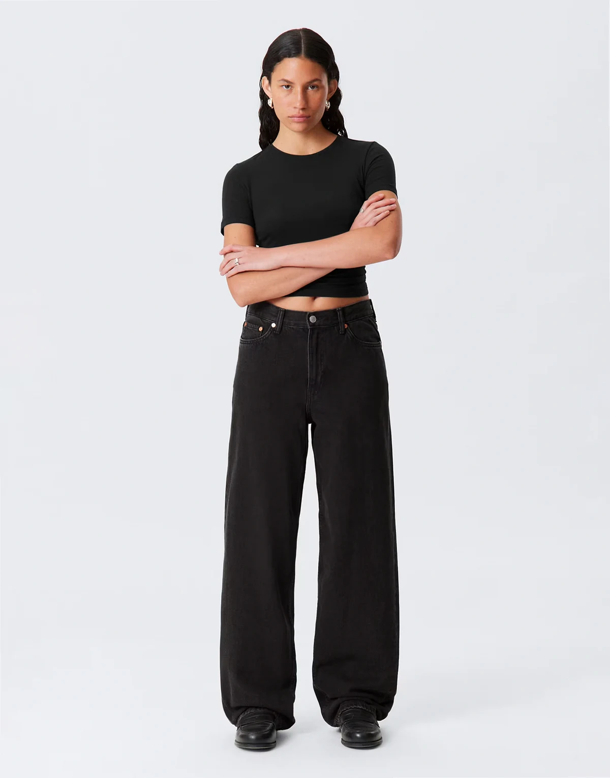 – Rail – Locker geschnittene Jeans in Schwarz mit mittelhohem Bund und geradem Schnitt