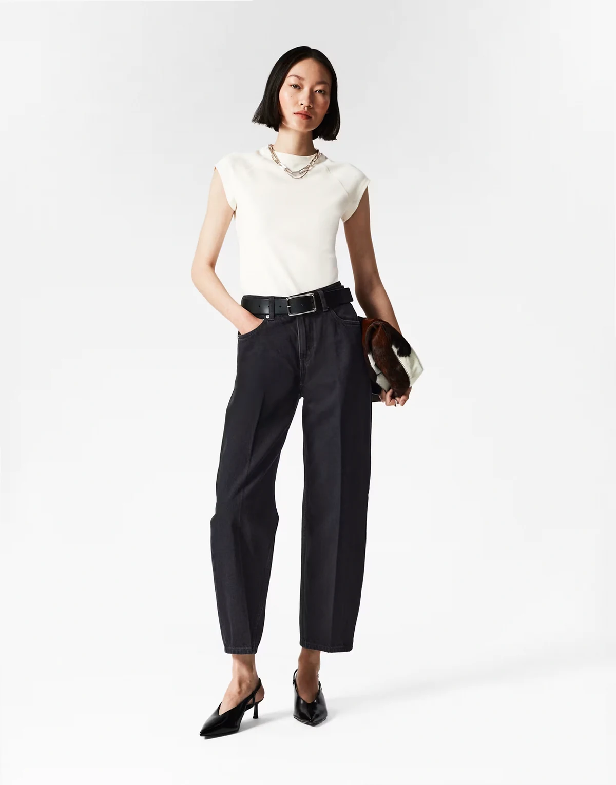 – Schmale Barrel-Jeans in verwaschenem Schwarz