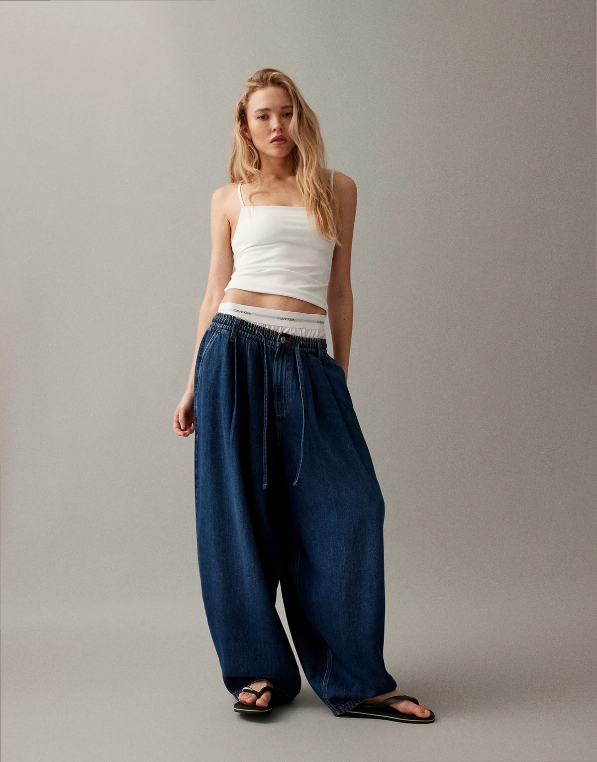– Schlupfjeans in mittlerer Waschung mit Ballonschnitt und XL-Passform