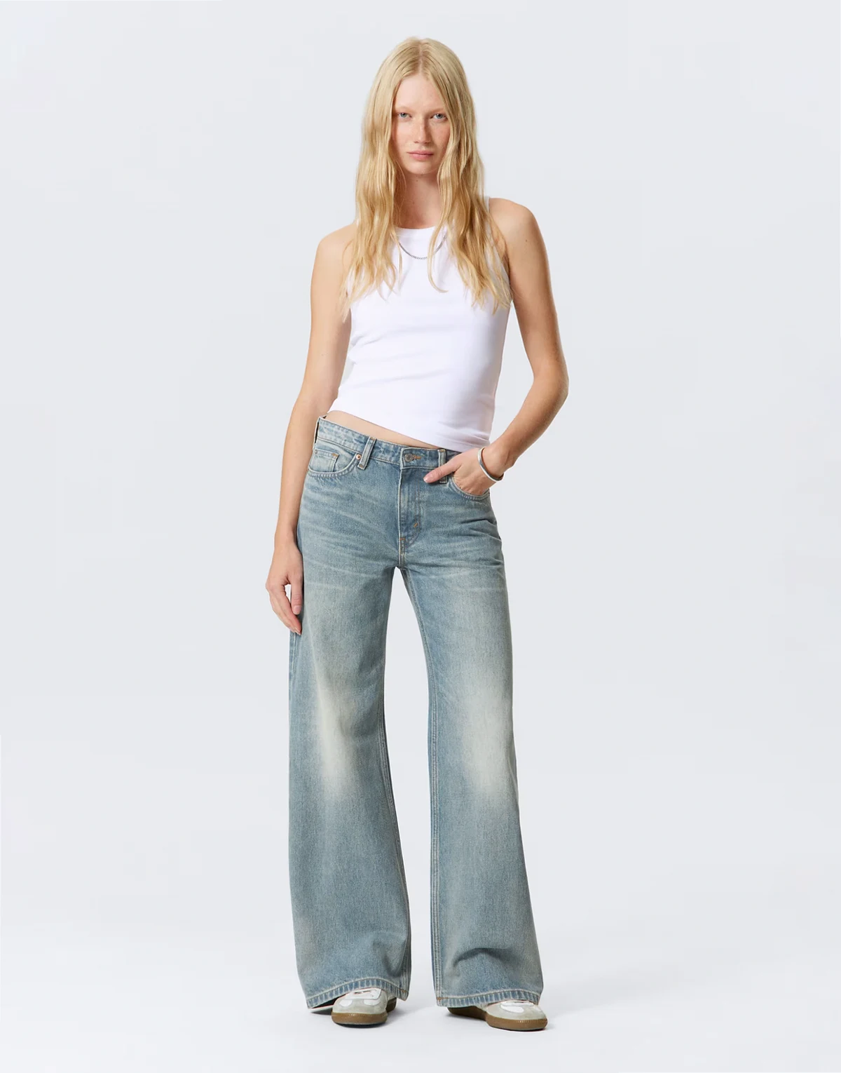 – Paz – Weit geschnittene Jeans in verwaschenem Blau mit mittelhohem Bund