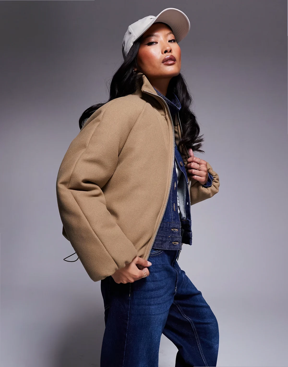 ASOS DESIGN Petite – Schlichte Pufferjacke in Pilzbraun mit Strickkragen
