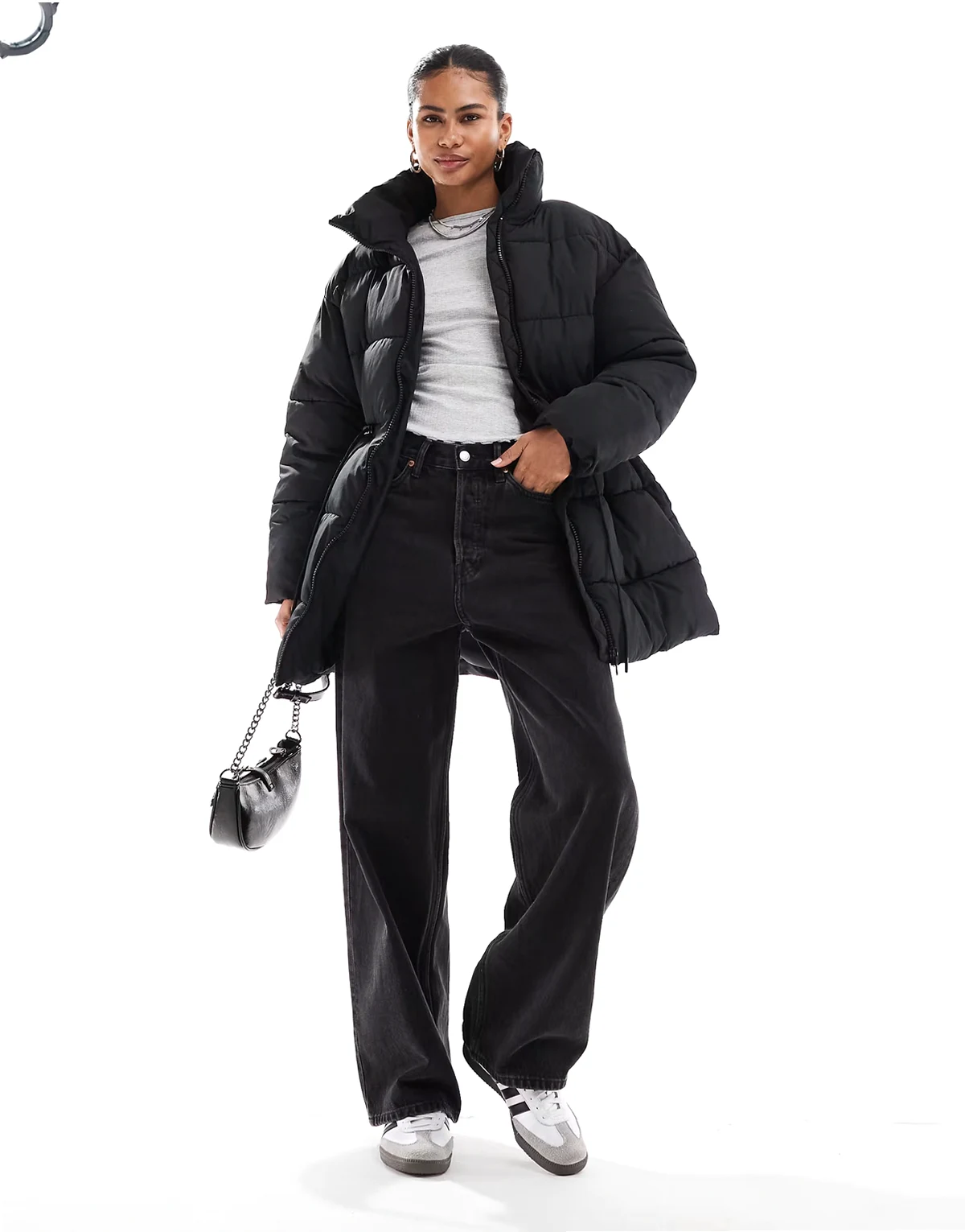 – Steppjacke mit Kordelzug in Schwarz