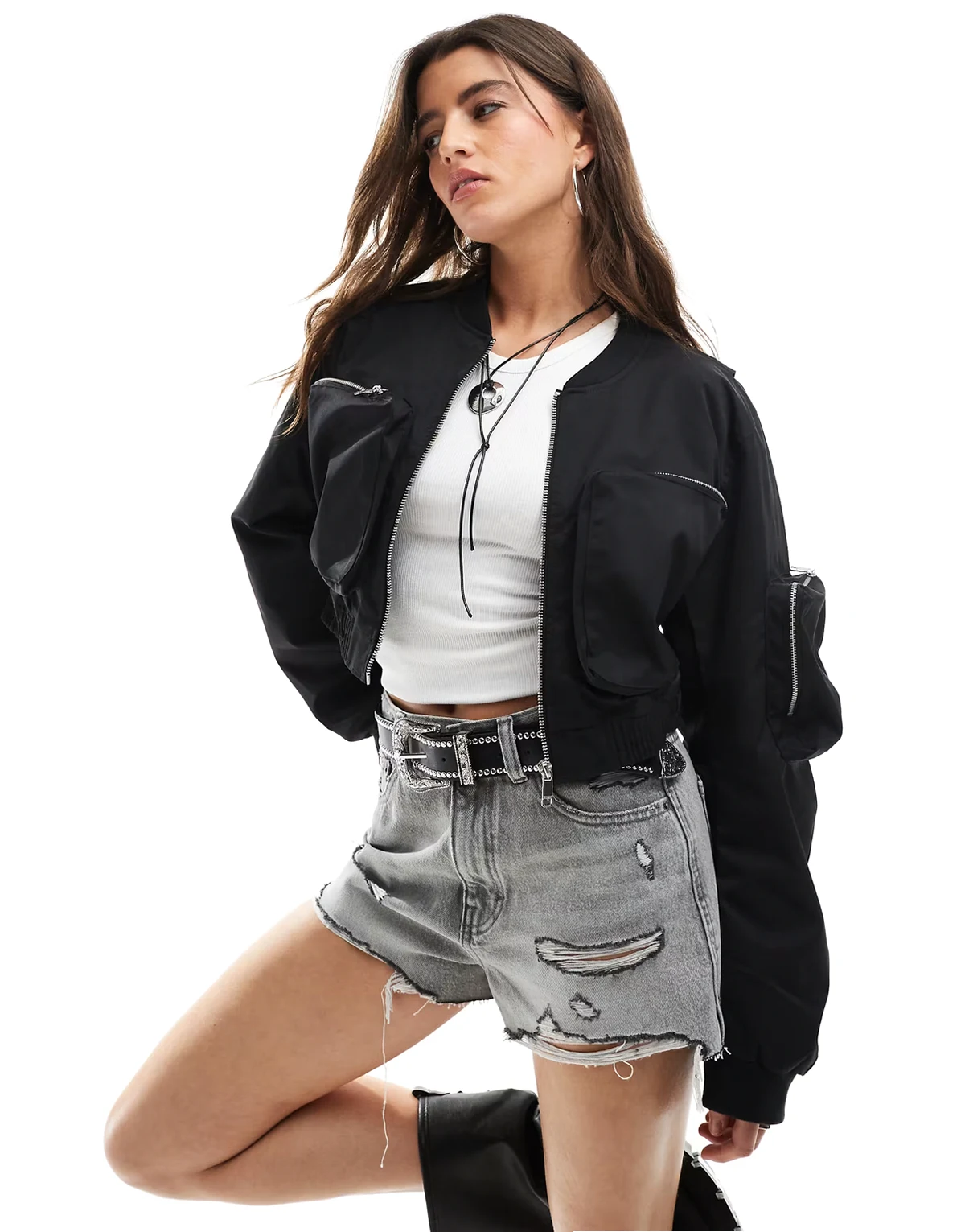 – Cropped Bomberjacke in Schwarz mit Taschendetail