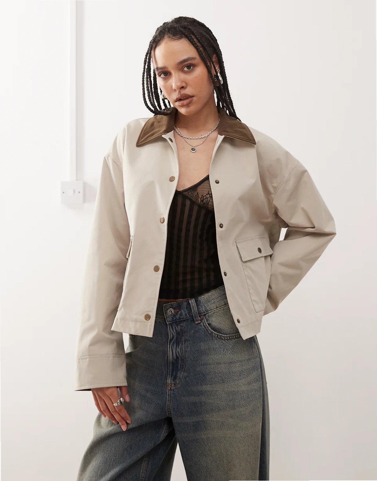 – Leichte Barn-Jacket in Steinbeige mit Kontrastkragen