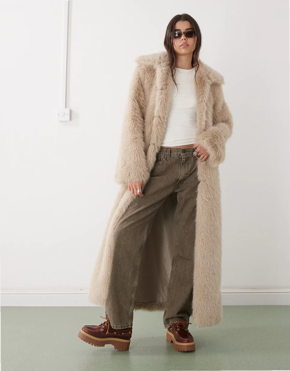 – Longline-Mantel aus Kunstpelz in Beige