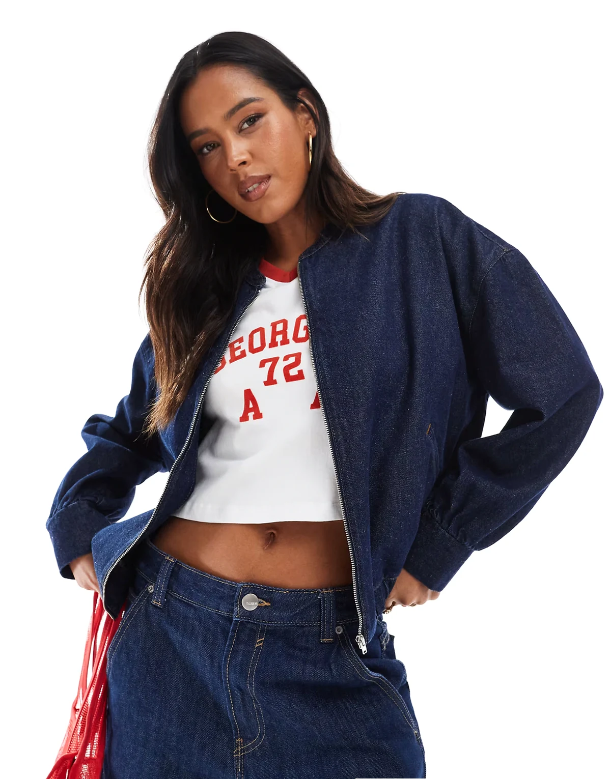 – Jeansowa kurtka bomberka oversize w kolorze indygo