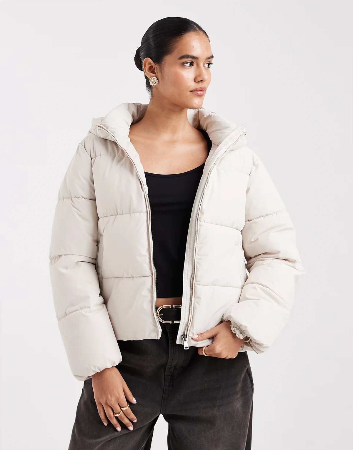 – Pufferjacke in Steinbeige mit Kapuze