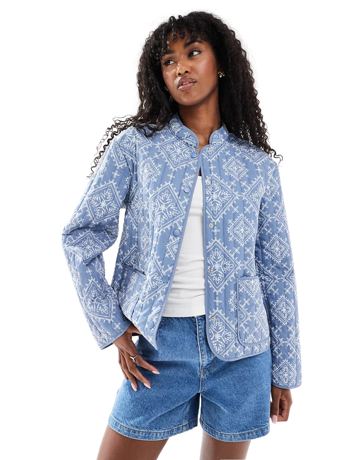 – Steppjacke in Blau mit Geo-Print
