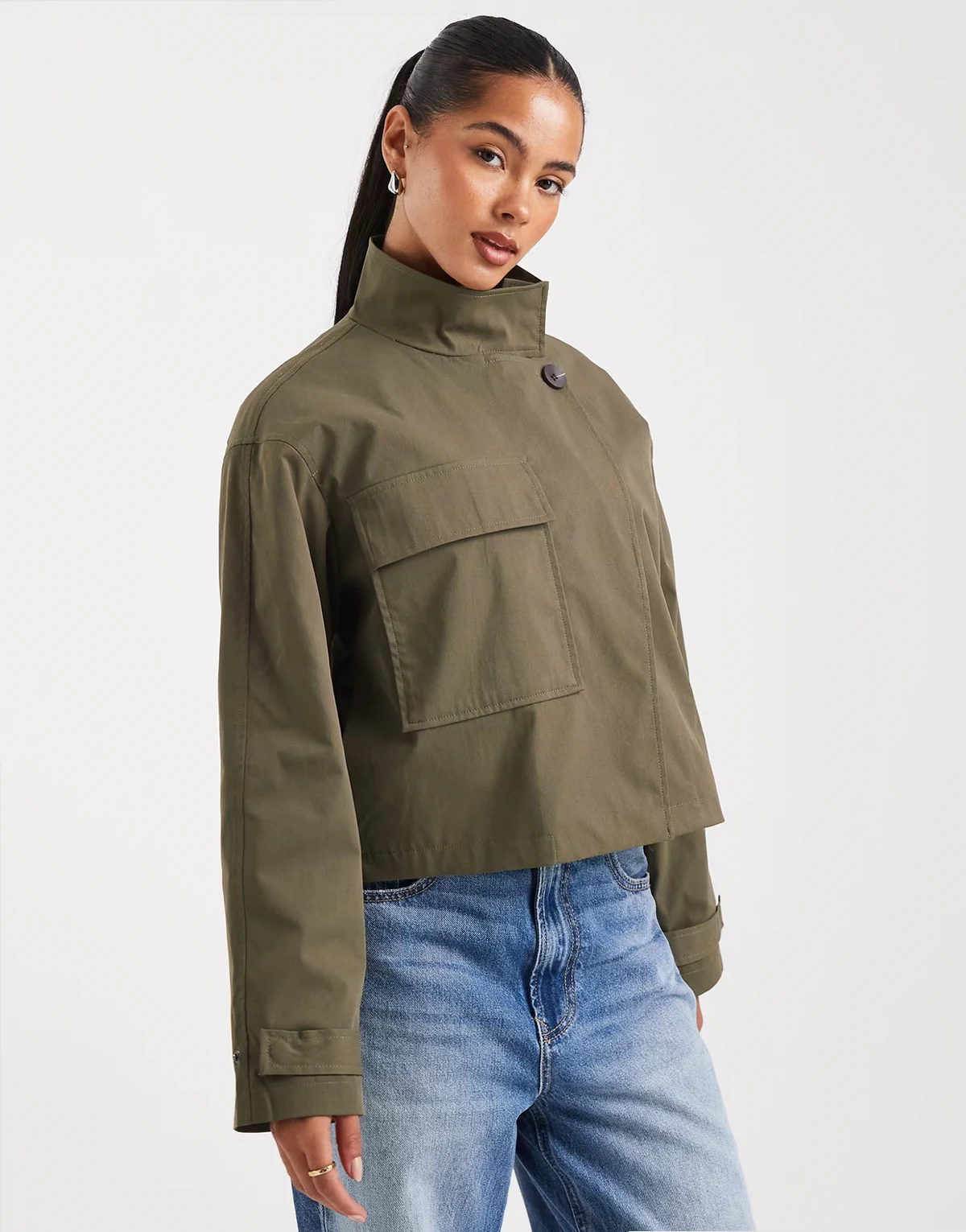 – Kurzer, asymmetrischer Trenchcoat in Khaki
