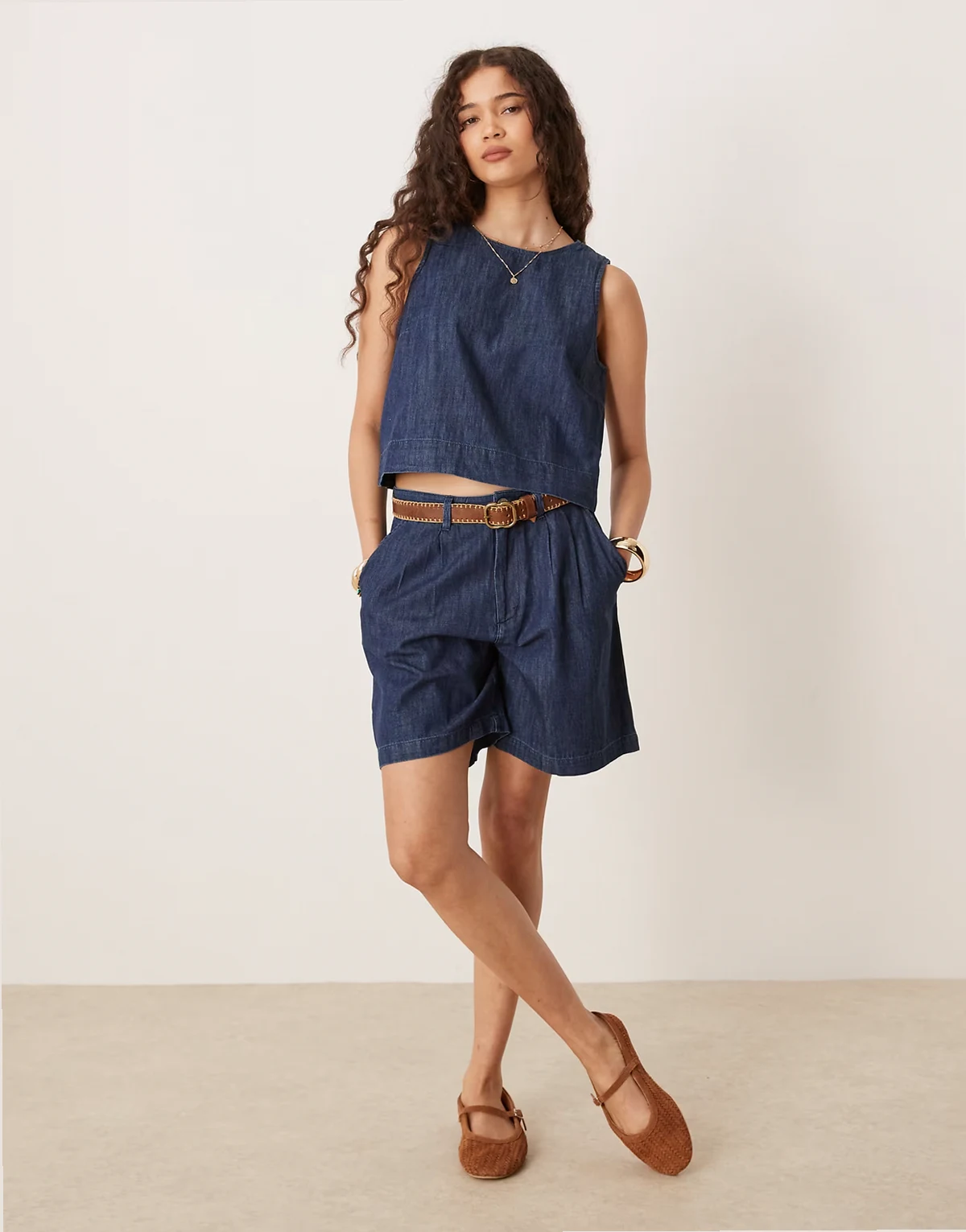 – Elegante Longline-Jeansshorts aus Baumwolle in Indigoblau mit Abnähern, Kombiteil