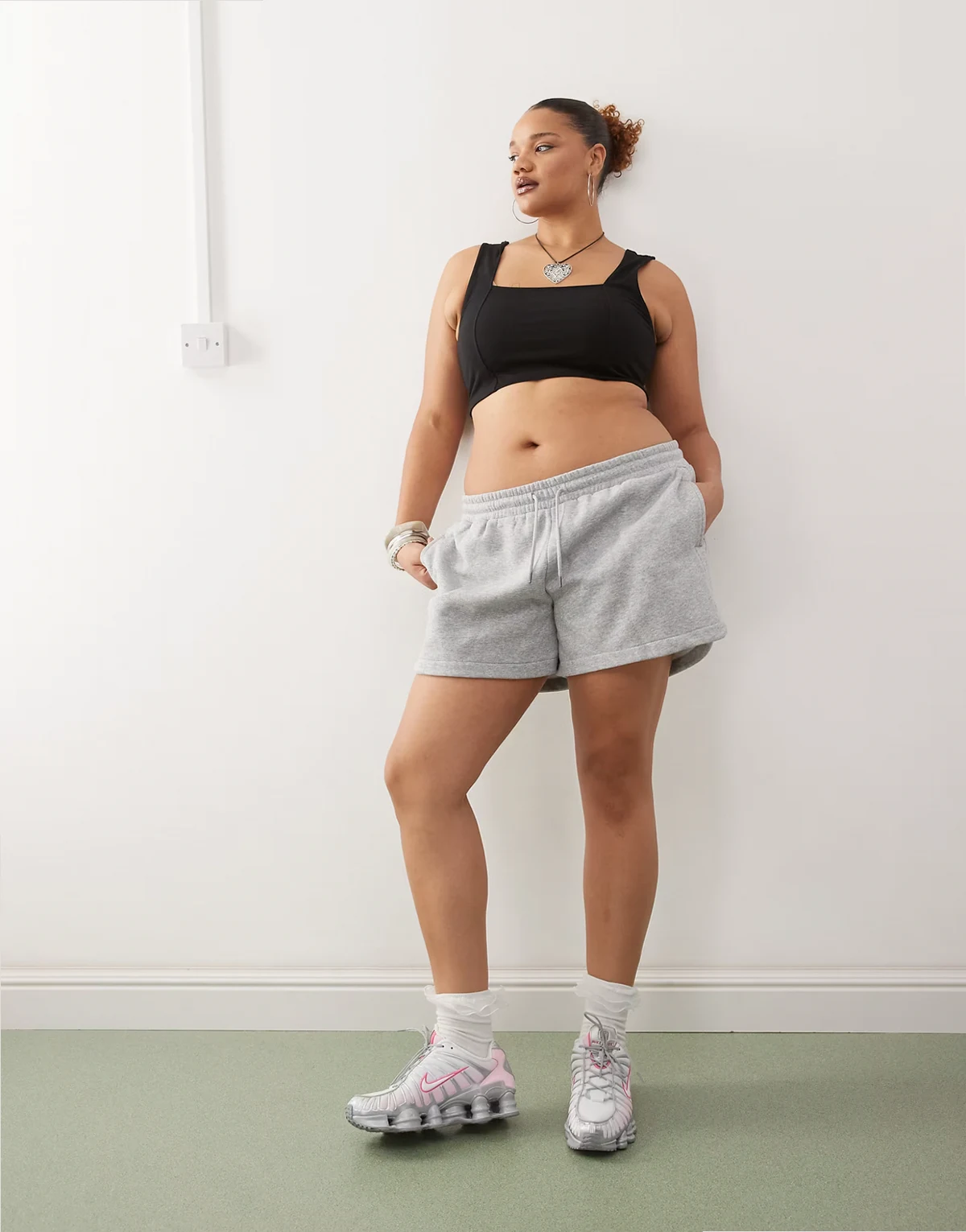 – Shorts in Hellgrau mit elastischem Bund