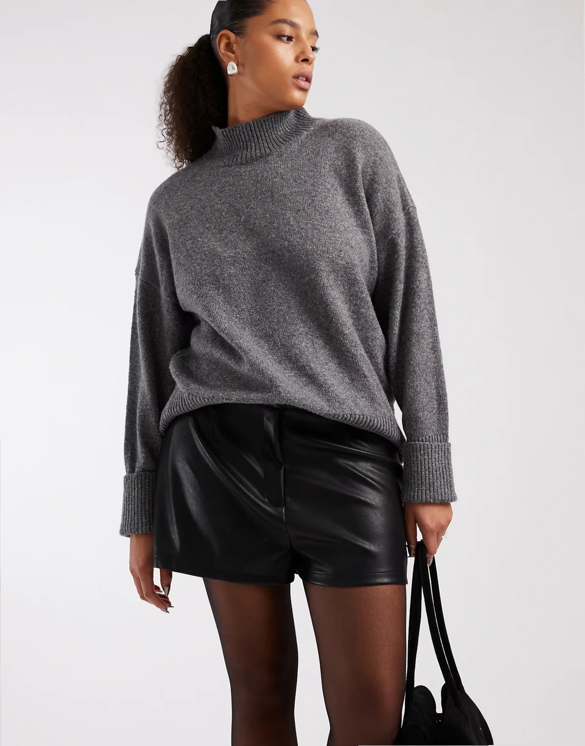 ASOS DESIGN Curve – Czarne dopasowane szorty z imitacji skóry
