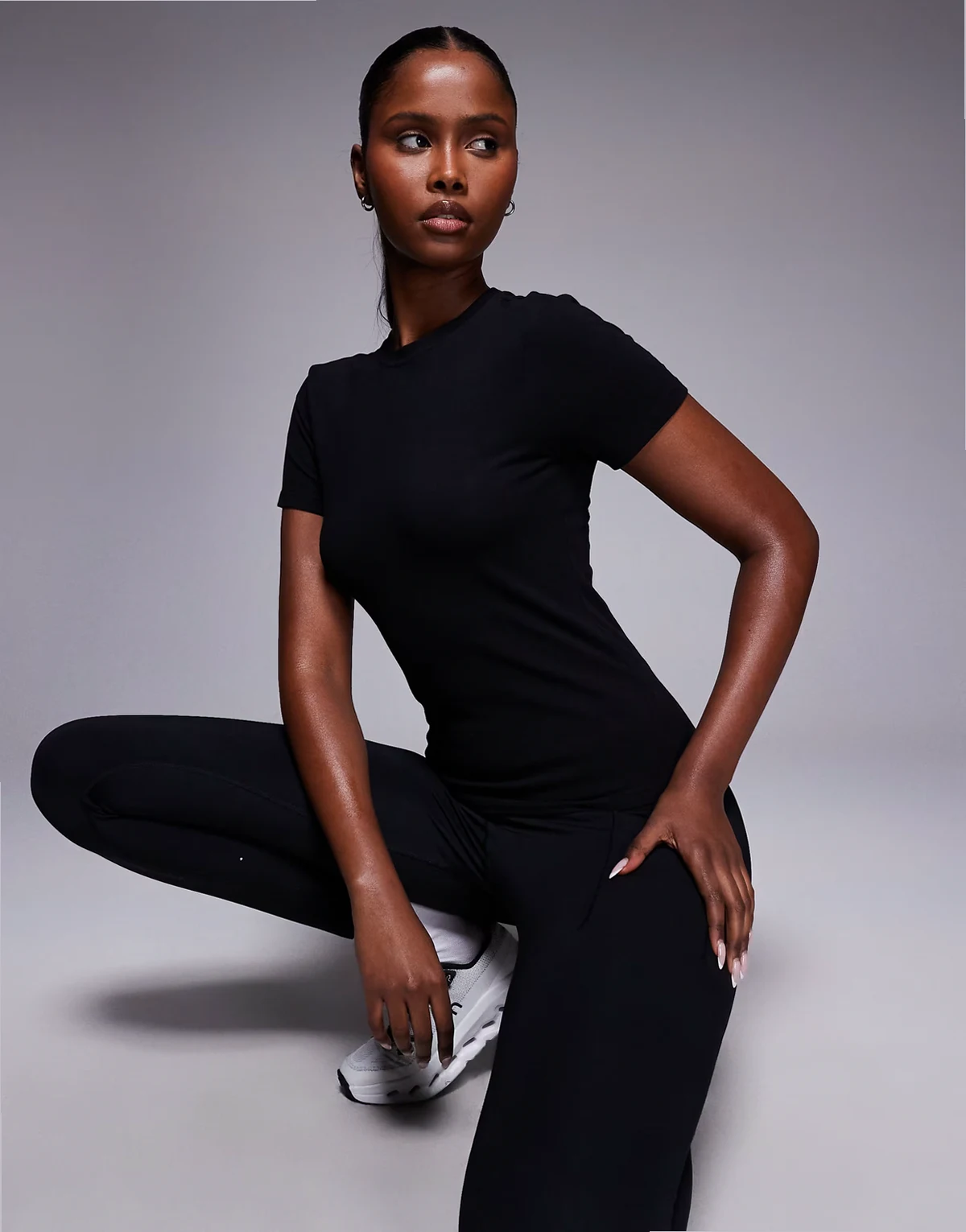 fitted cotton everyday T-shirt with quick dry finish in black