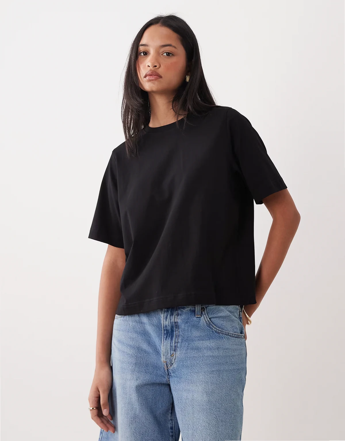 Essence standard t-shirt in black