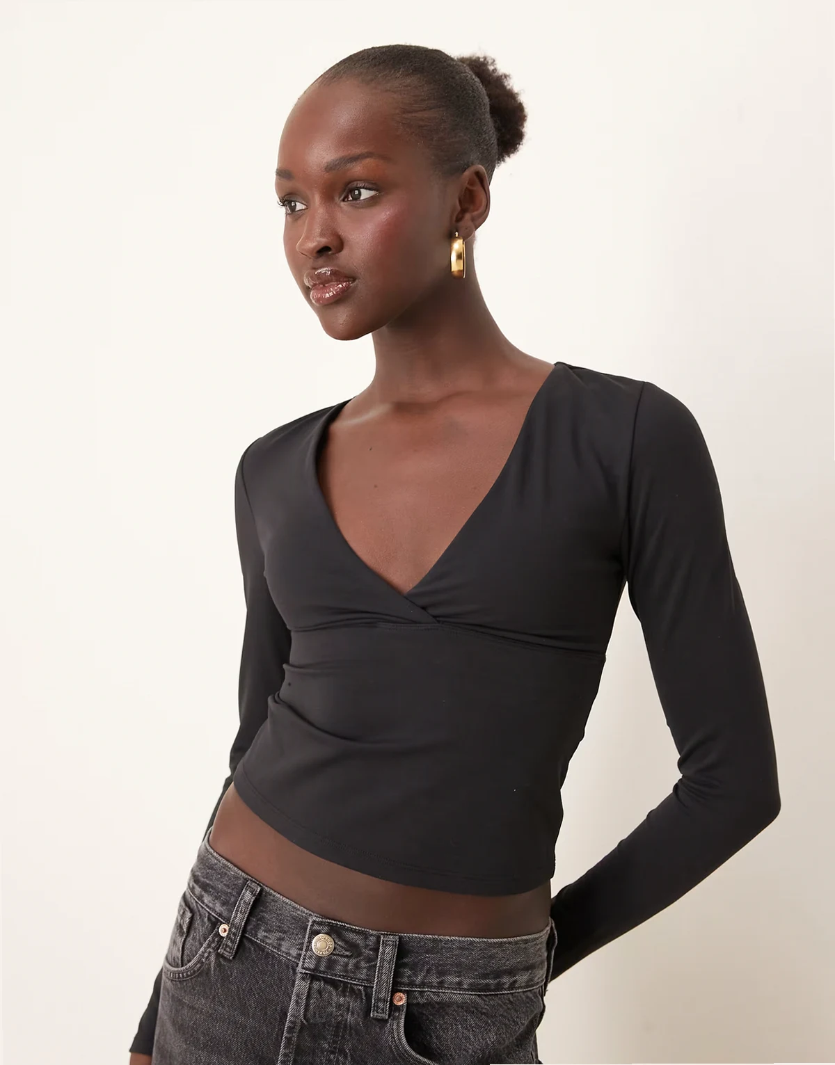 DayFlex built-in support v-neck long sleeve top in black