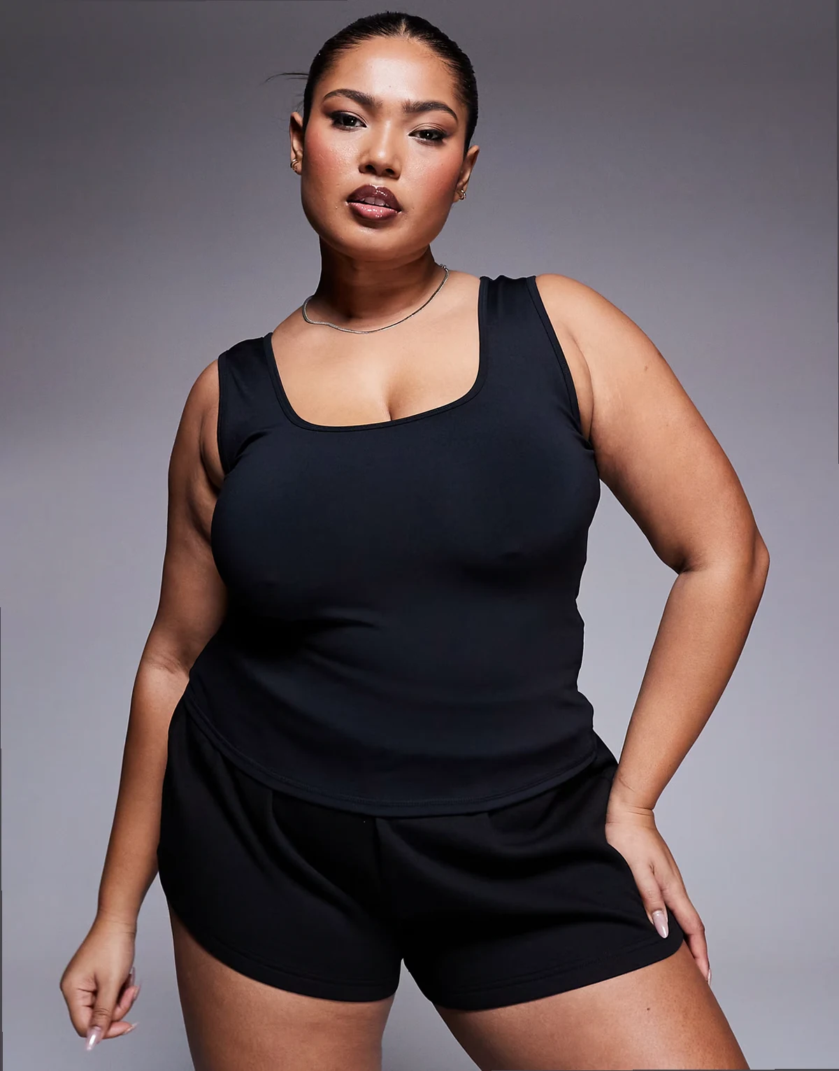 Curve Icon active slightly cropped tank top in black
