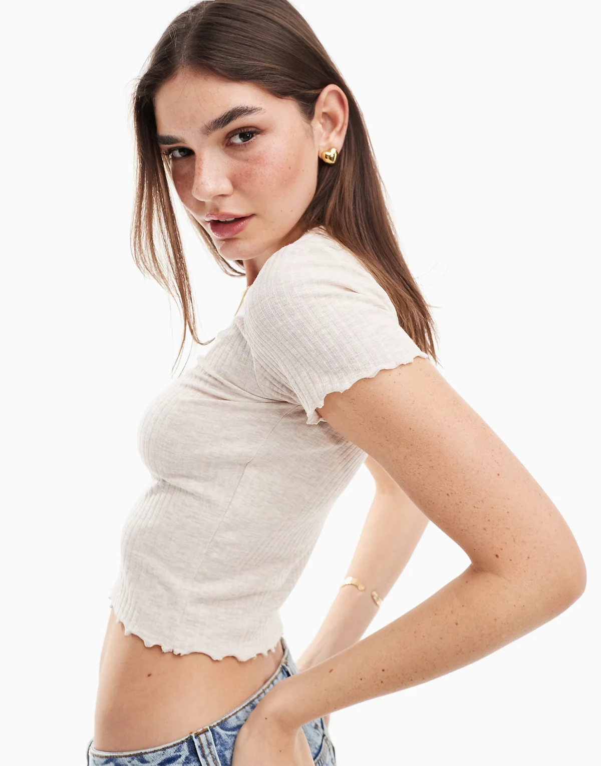 – Kurz geschnittenes T-Shirt in Stein mit Rollsaum