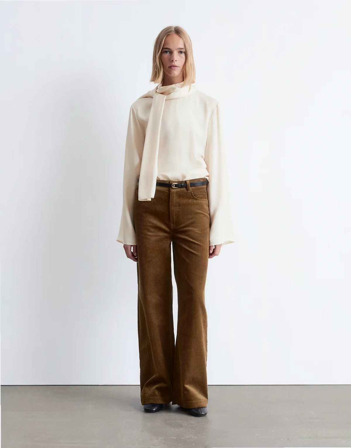 – Weite Cordhose in Mokkabraun mit 5-Pocket-Detail
