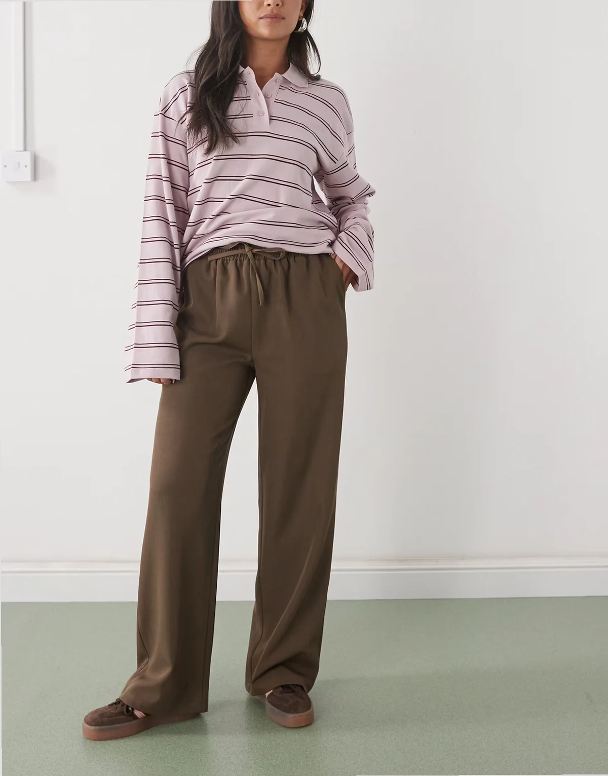 – Elegante Hose in Schokobraun mit weitem Bein