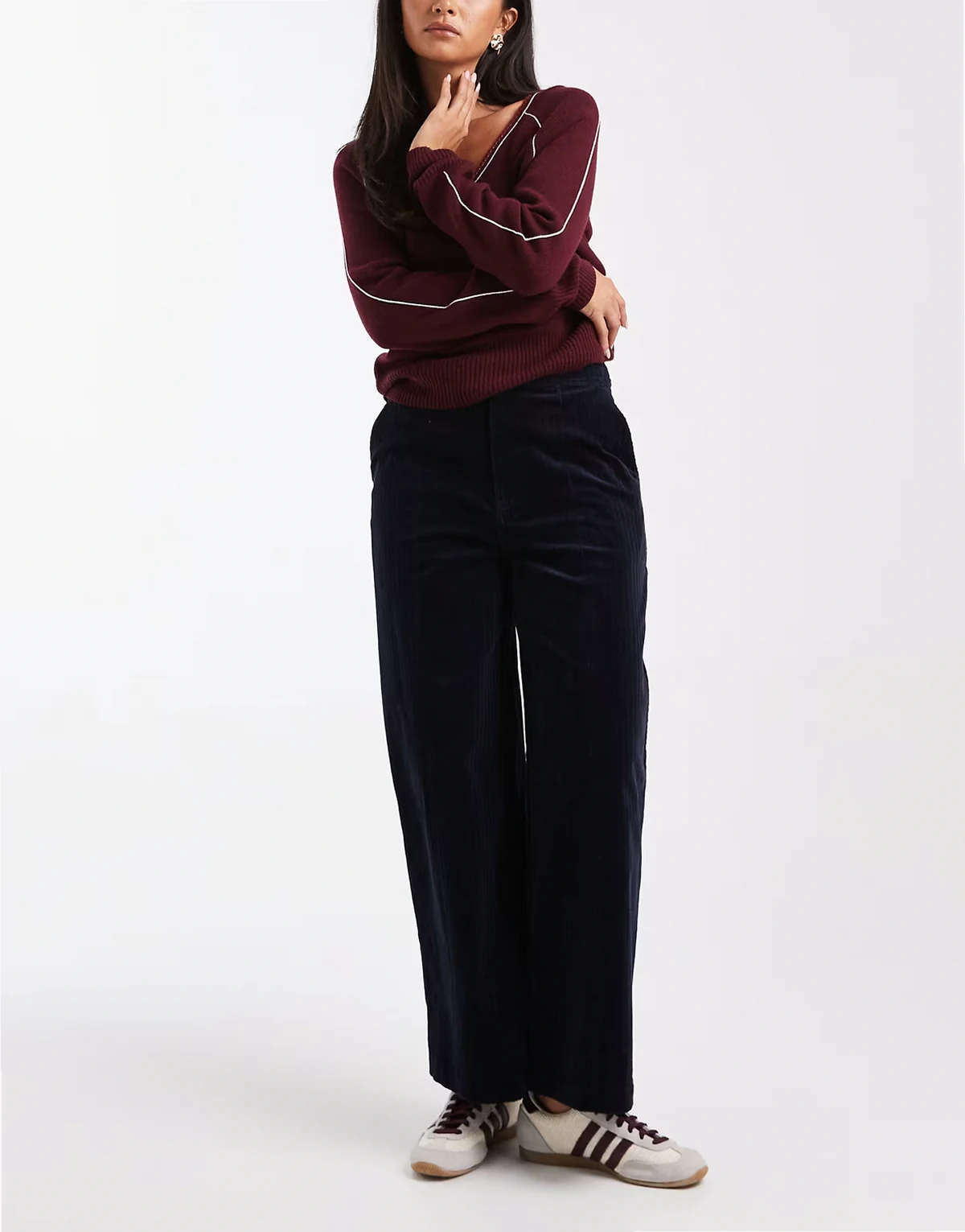 – Knöchellange Cordhose in Marineblau mit weitem Bein