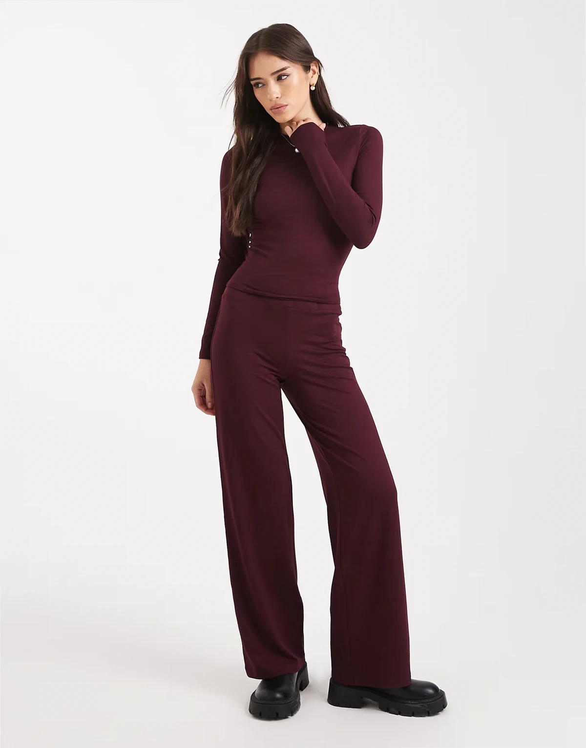– Formende Hose in Pflaume mit weitem Bein