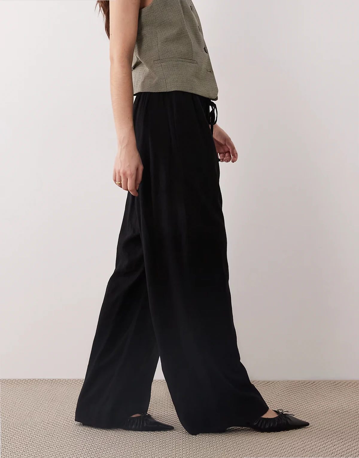 Tadlow linen blend pants in black - part of a set