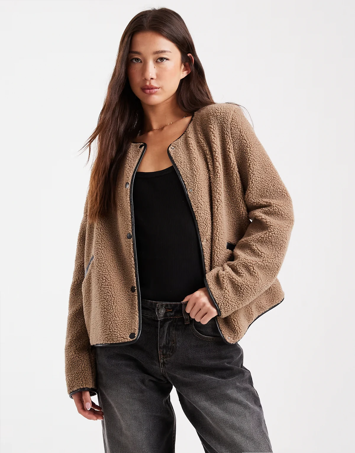 – Leichte Teddyfell-Jacke in Beige mit Kontrast-Design