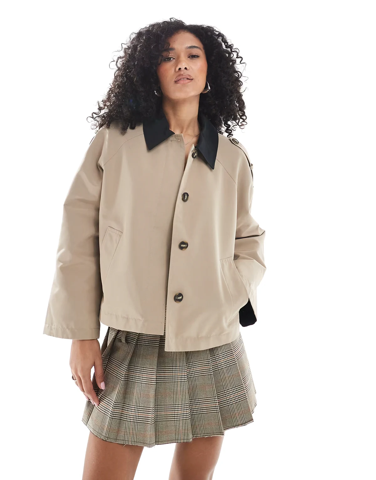 – Cleaner Cropped Trenchcoat in Camel mit Kontrast-Kragen