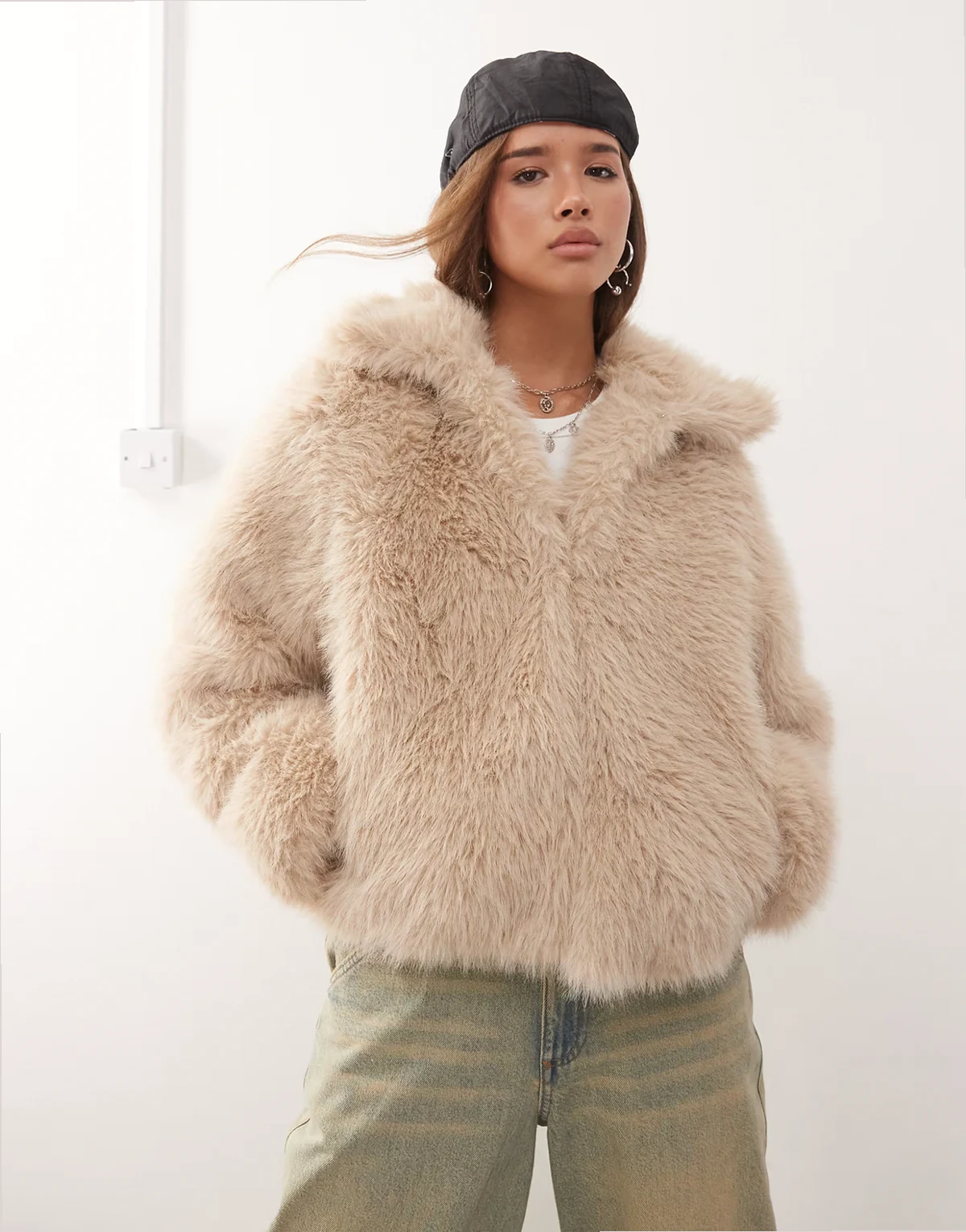 – Jacke aus Kunstpelz in Beige
