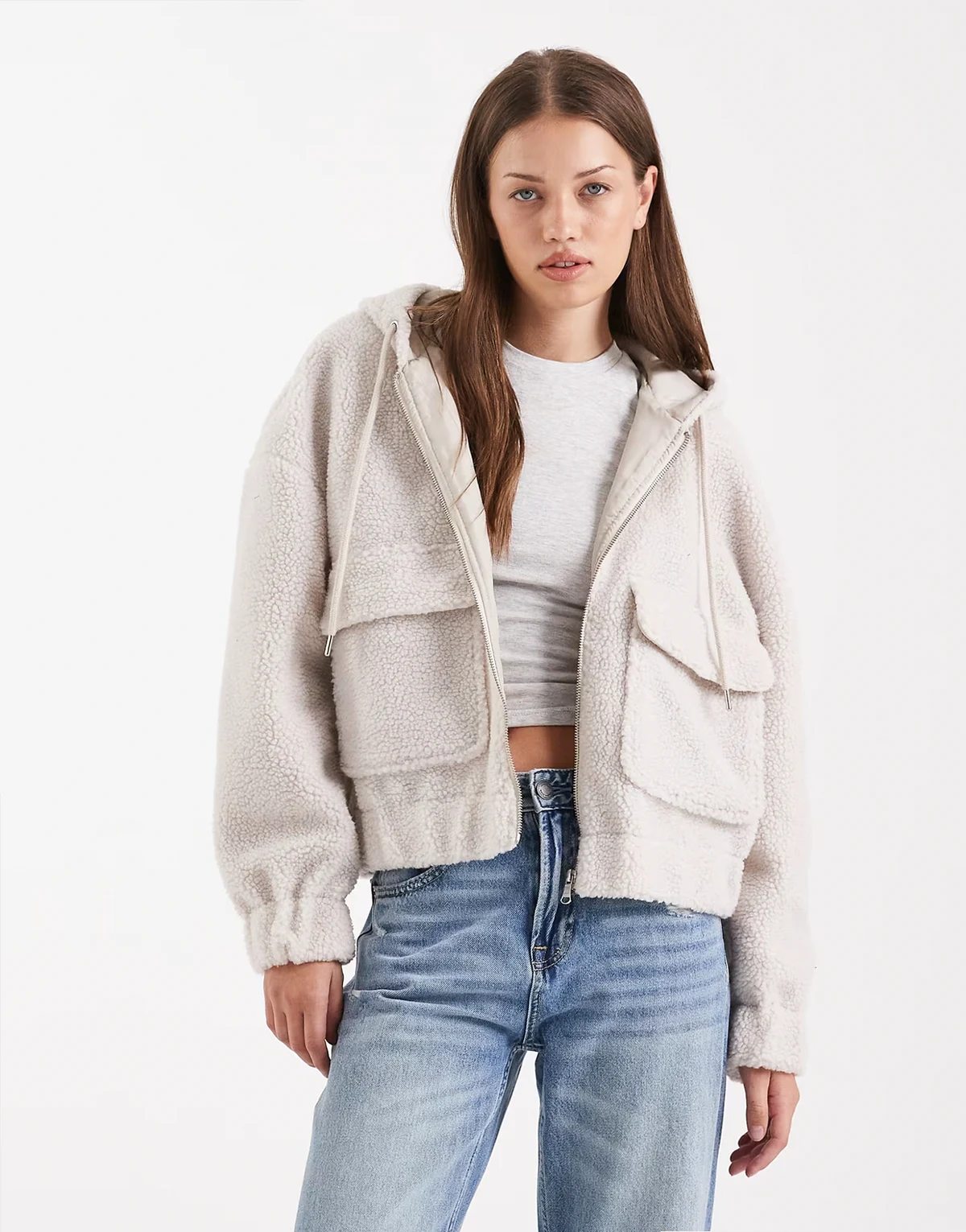 – Teddy-Jacke in Stein mit Kapuze und Taschendetails
