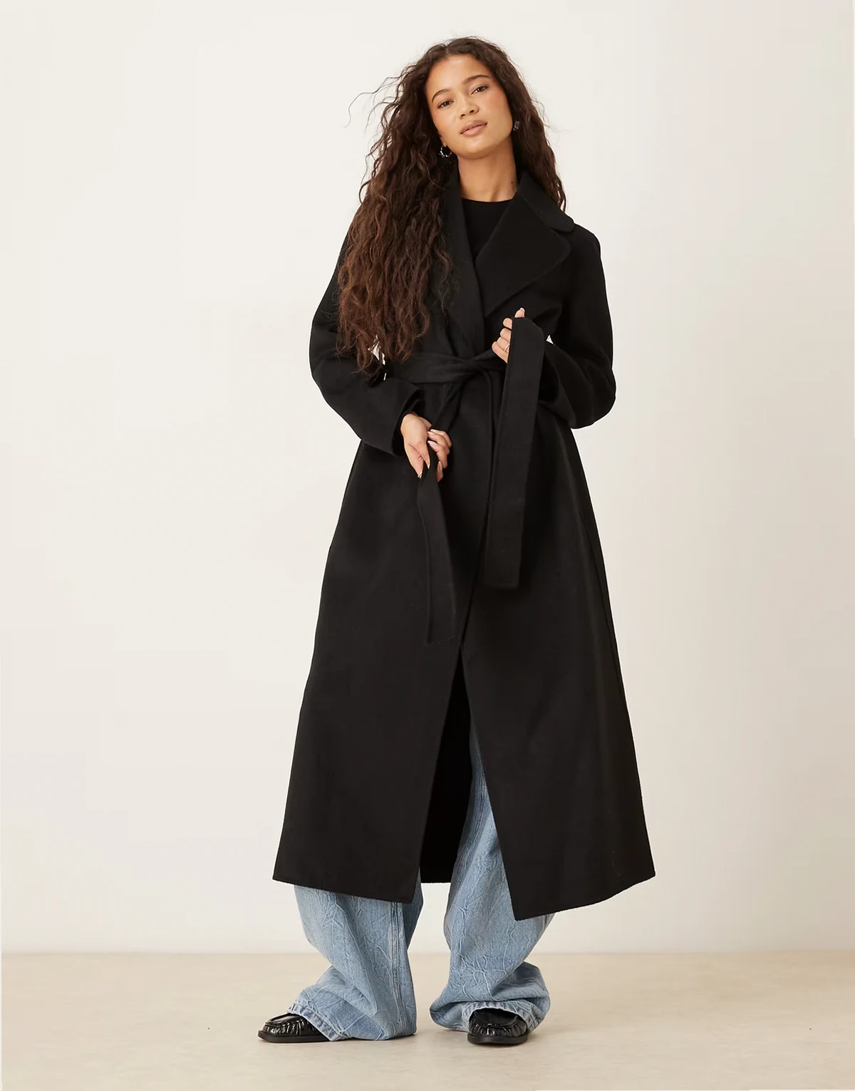 – Longline-Mantel aus Wollmix in Schwarz mit Bindegürtel