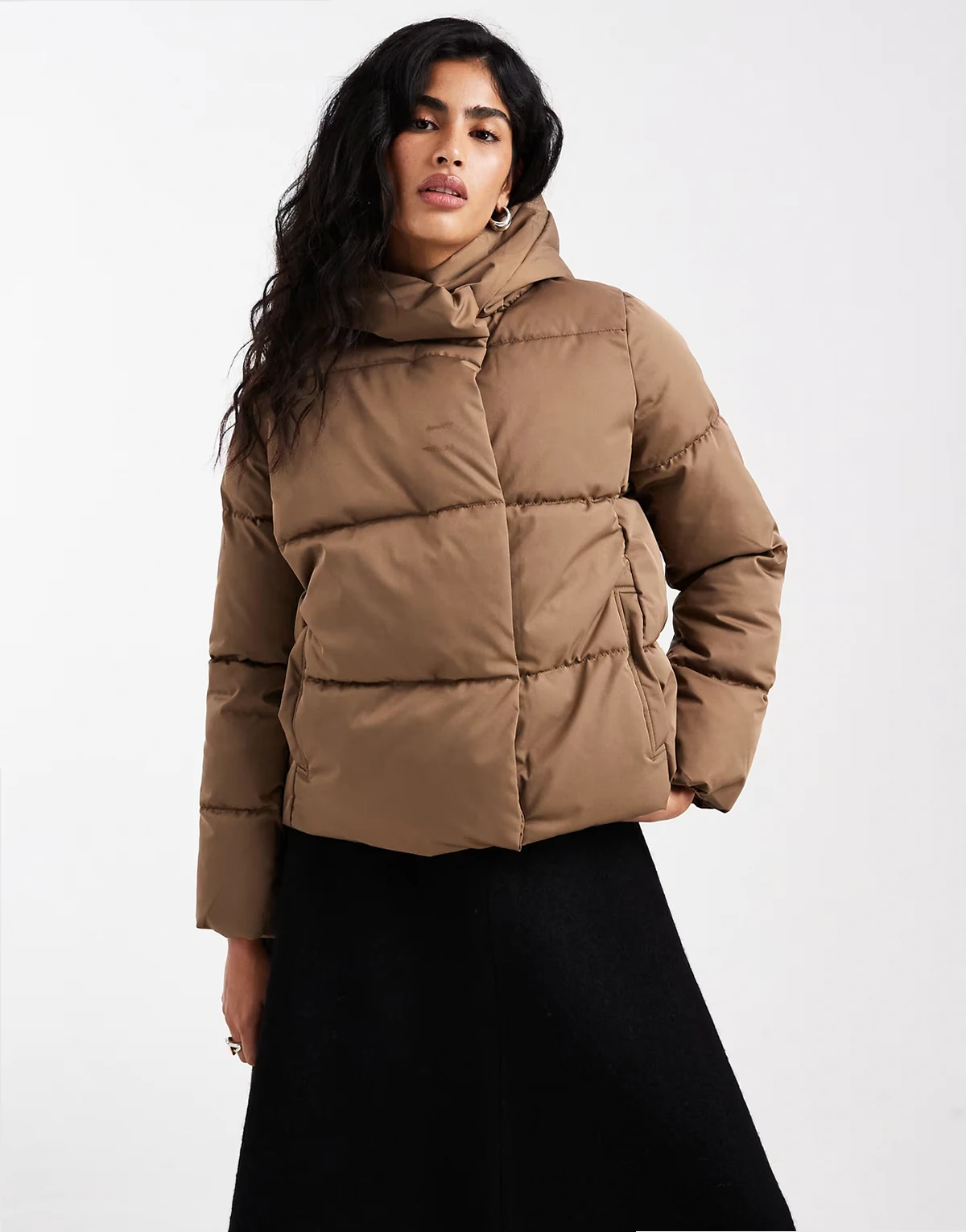 – Cropped-Steppjacke in hellem Braun mit verdecktem Reißverschluss