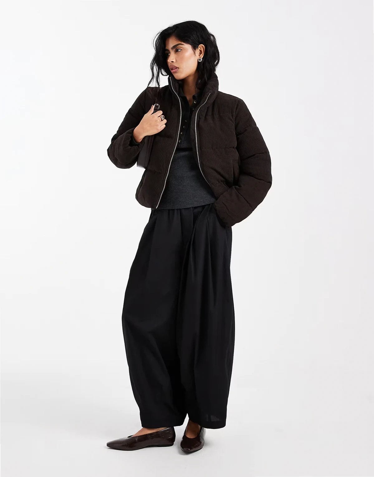 – Kurze Steppjacke aus Cord in Schokobraun