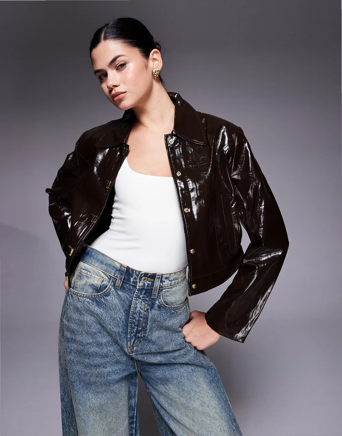 – Ciemnobrązowa kurtka Harrington z imitacji skóry w krokodyla wzór