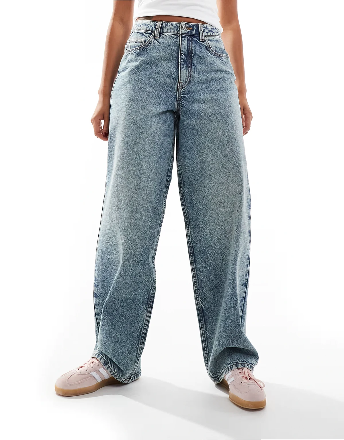 – Weite Jeans in mittelblauer Waschung