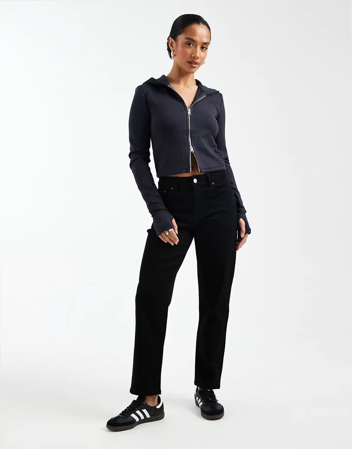 ASOS DESIGN Petite – Slim-Fit-Comfort-Jeans in Schwarz