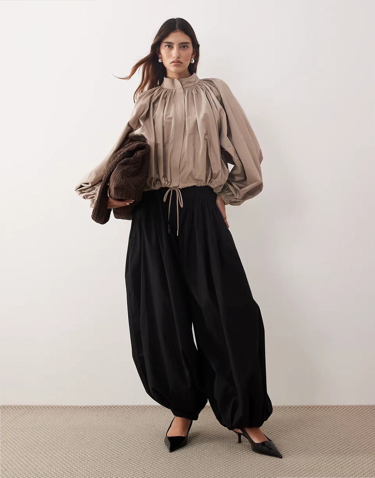 waist seam detail balloon cuffed pants in black