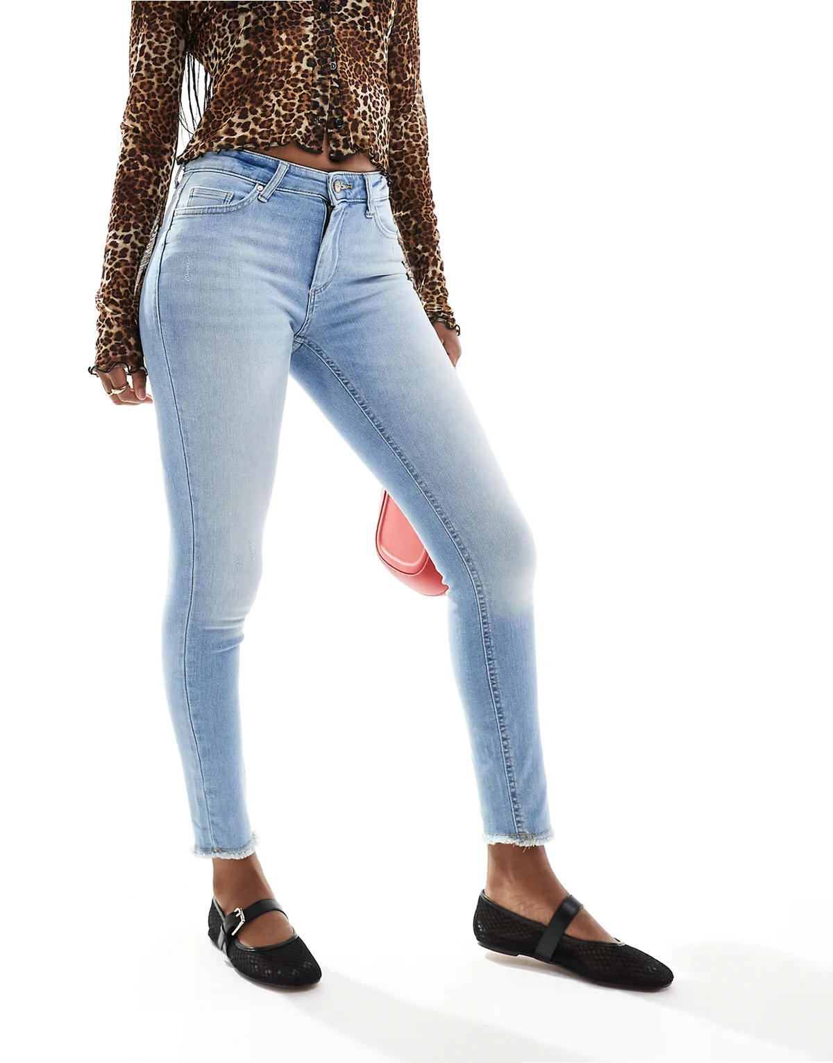 – Blush – Schmal geschnittene Jeans in Hellblau mit Fransensaum