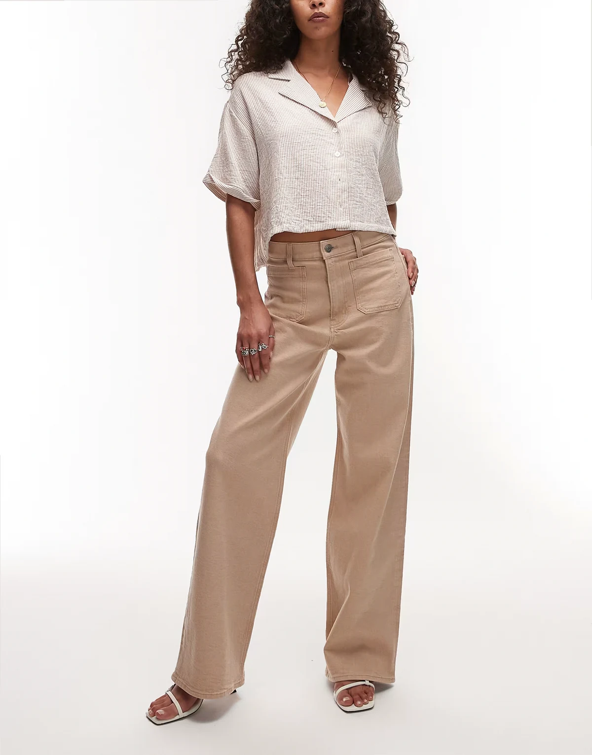 – Lupine – Jeans in verwaschenem Beige mit hohem Bund, weitem Bein und aufgesetzten Taschen vorne