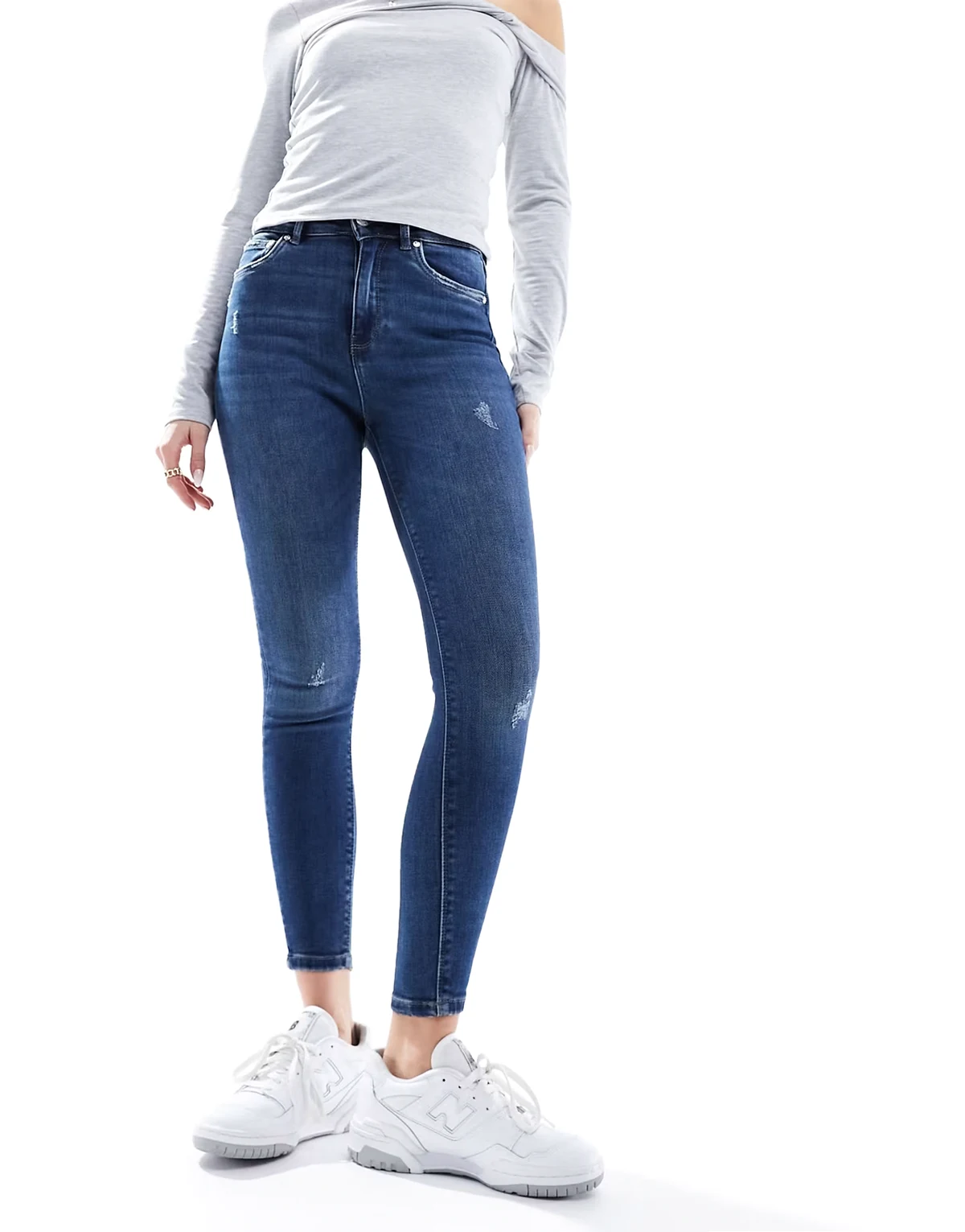 – Knöchellange Jeans aus dunkelblauem Denim mit engem Schnitt und hohem Bund
