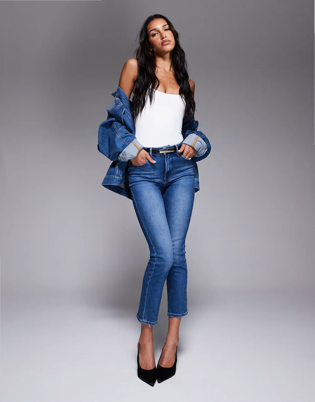 – Good Straight – Leicht verkürzte Kompressions-Jeans in Indigoblau mit geradem Bein