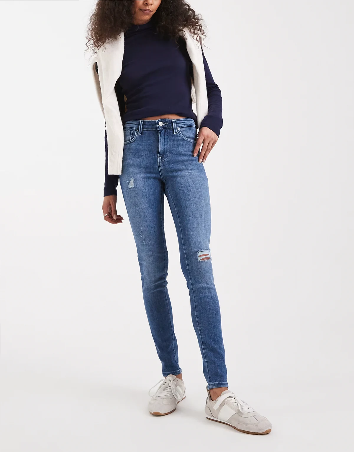 – Skinny-Jeans in Mittelblau mit Push-up-Effekt